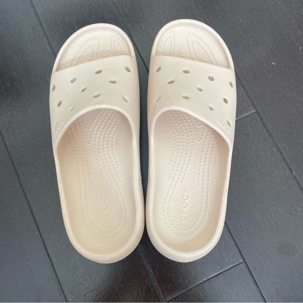 CROCS Cream Sandals - Picture 6 of 11